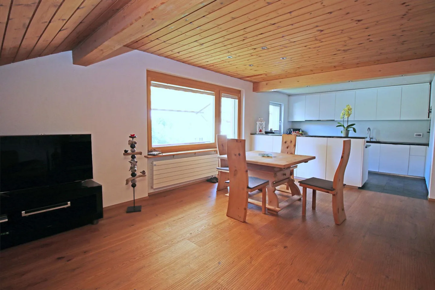 Appartamento attico di 3,5 locali ben tenuto con balcone - Foto 5 di 13