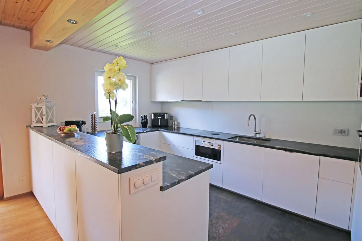 Appartamento attico di 3,5 locali ben tenuto con balcone - Foto 6 di 13
