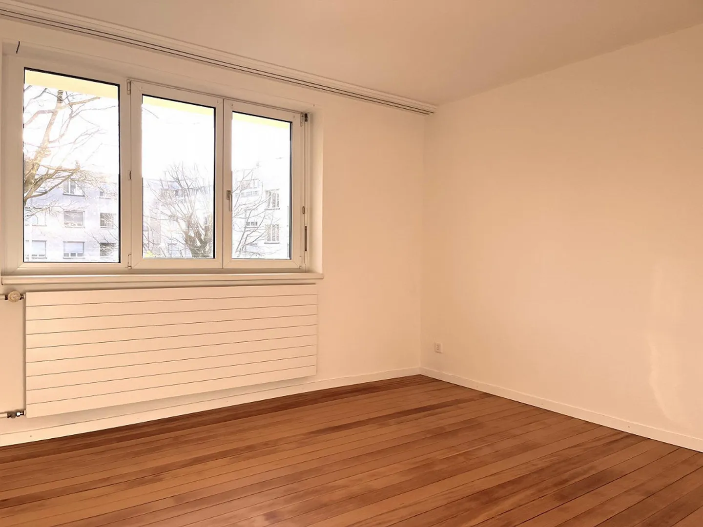 Charming and Sunny Garden Apartment - Photo 4 of 11