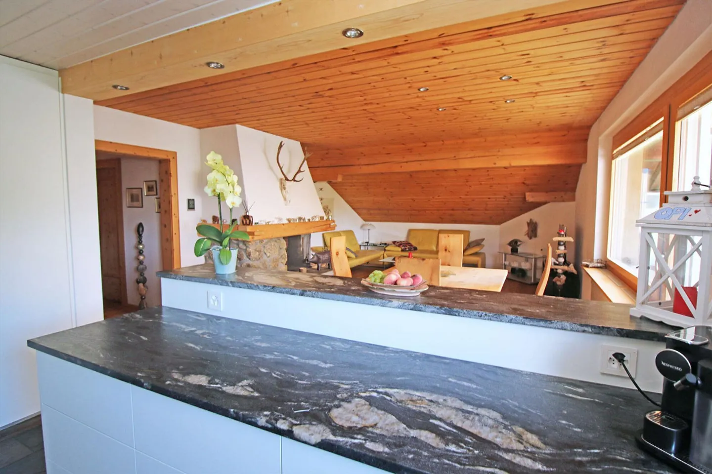 Appartamento attico di 3,5 locali ben tenuto con balcone - Foto 9 di 13