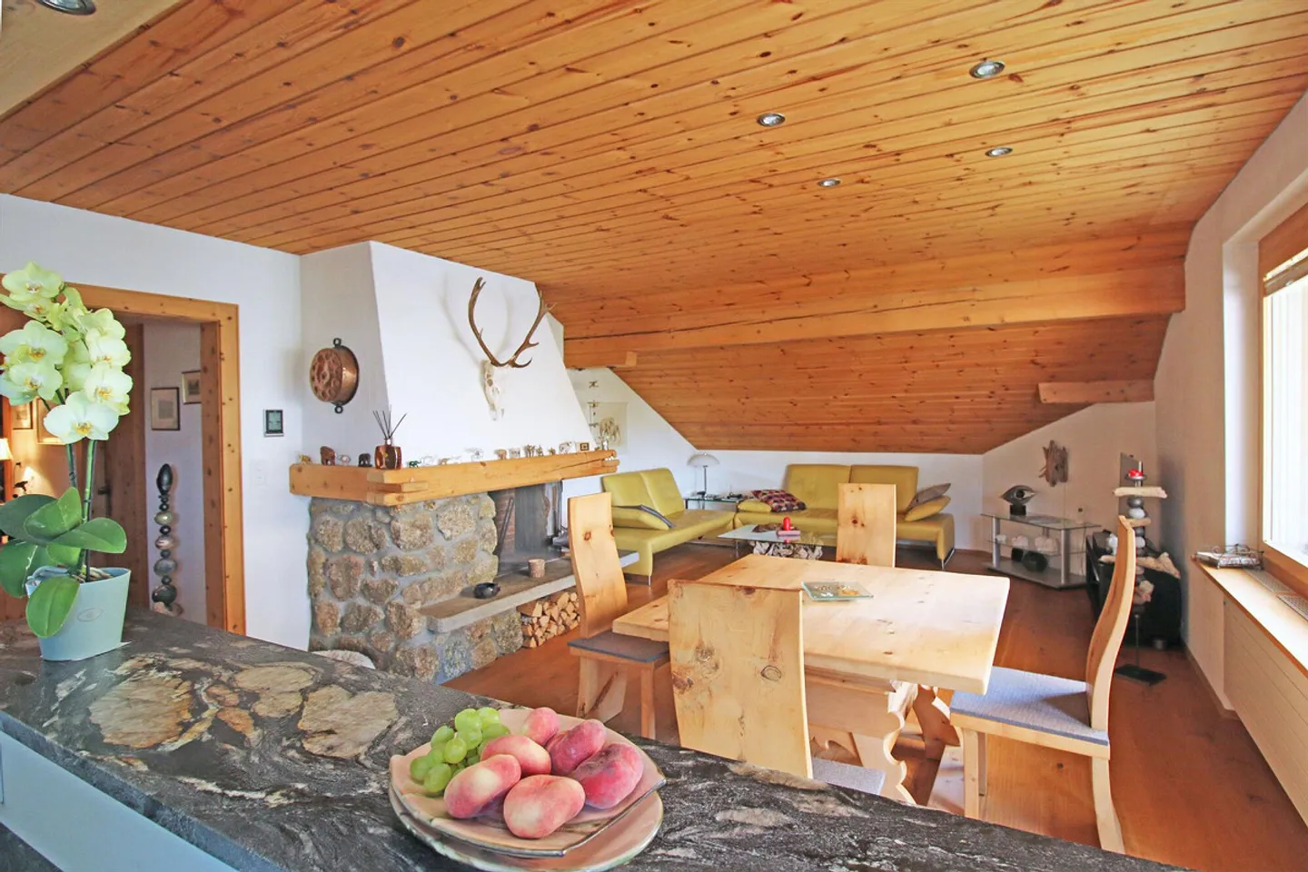 Appartamento attico di 3,5 locali ben tenuto con balcone - Foto 10 di 13