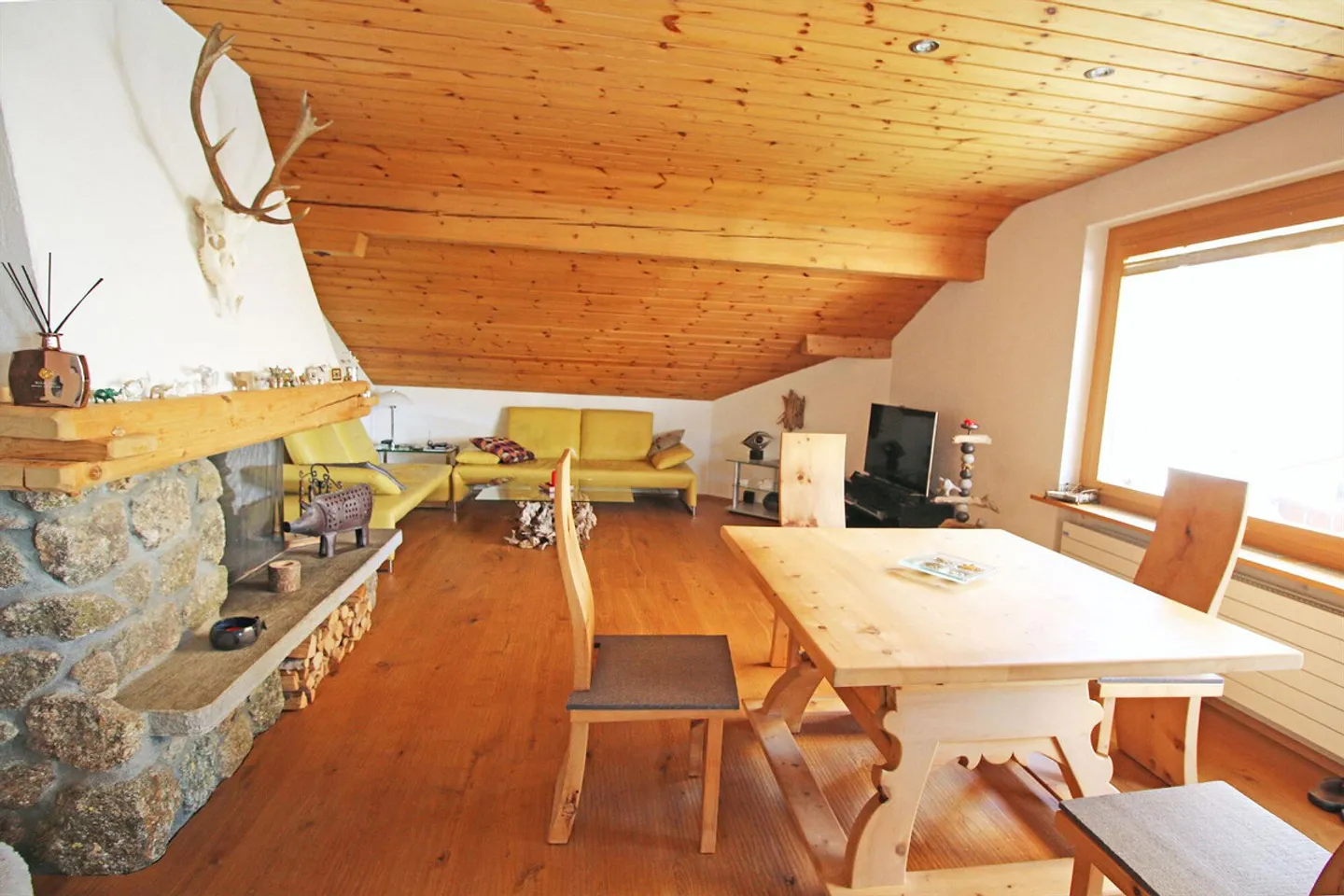Appartamento attico di 3,5 locali ben tenuto con balcone - Foto 11 di 13