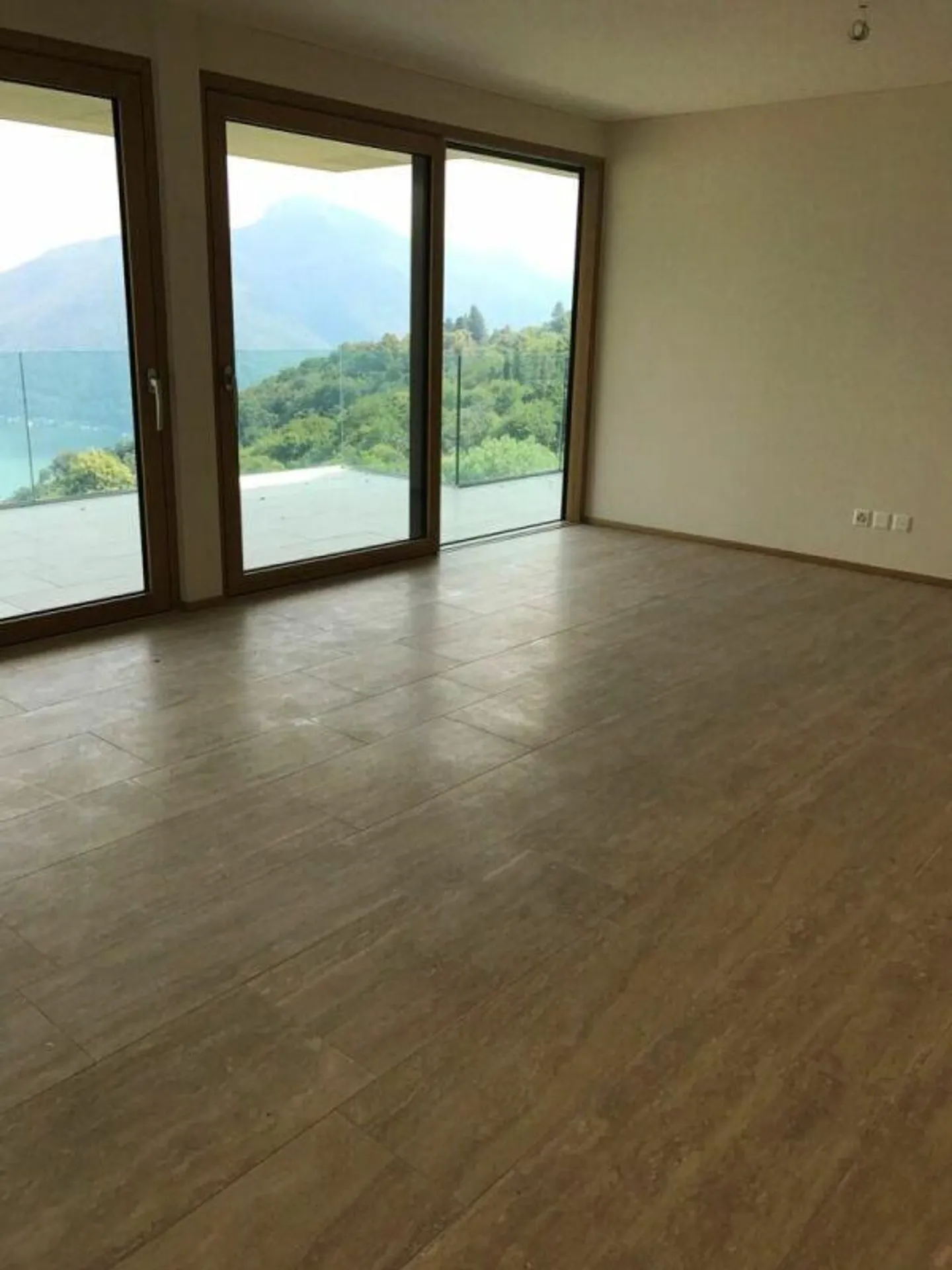 Appartamento con terrazza vista lago - Foto 11 di 30