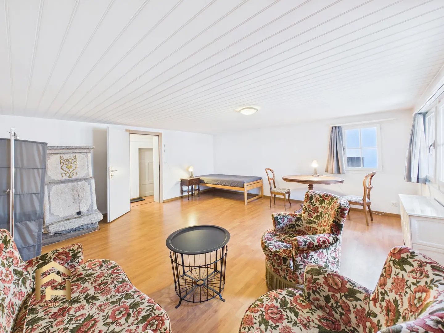 Charming Patrician House (1575) with 3 Apartments, Stable & Expansion Potential - Photo 2 of 13