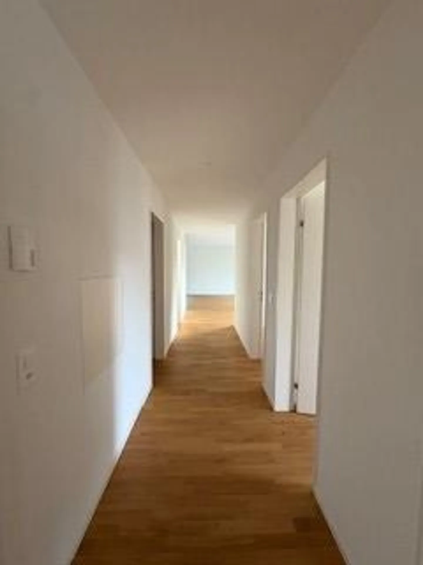 4.5-room apartment with balcony & terrace access - Photo 3 of 8