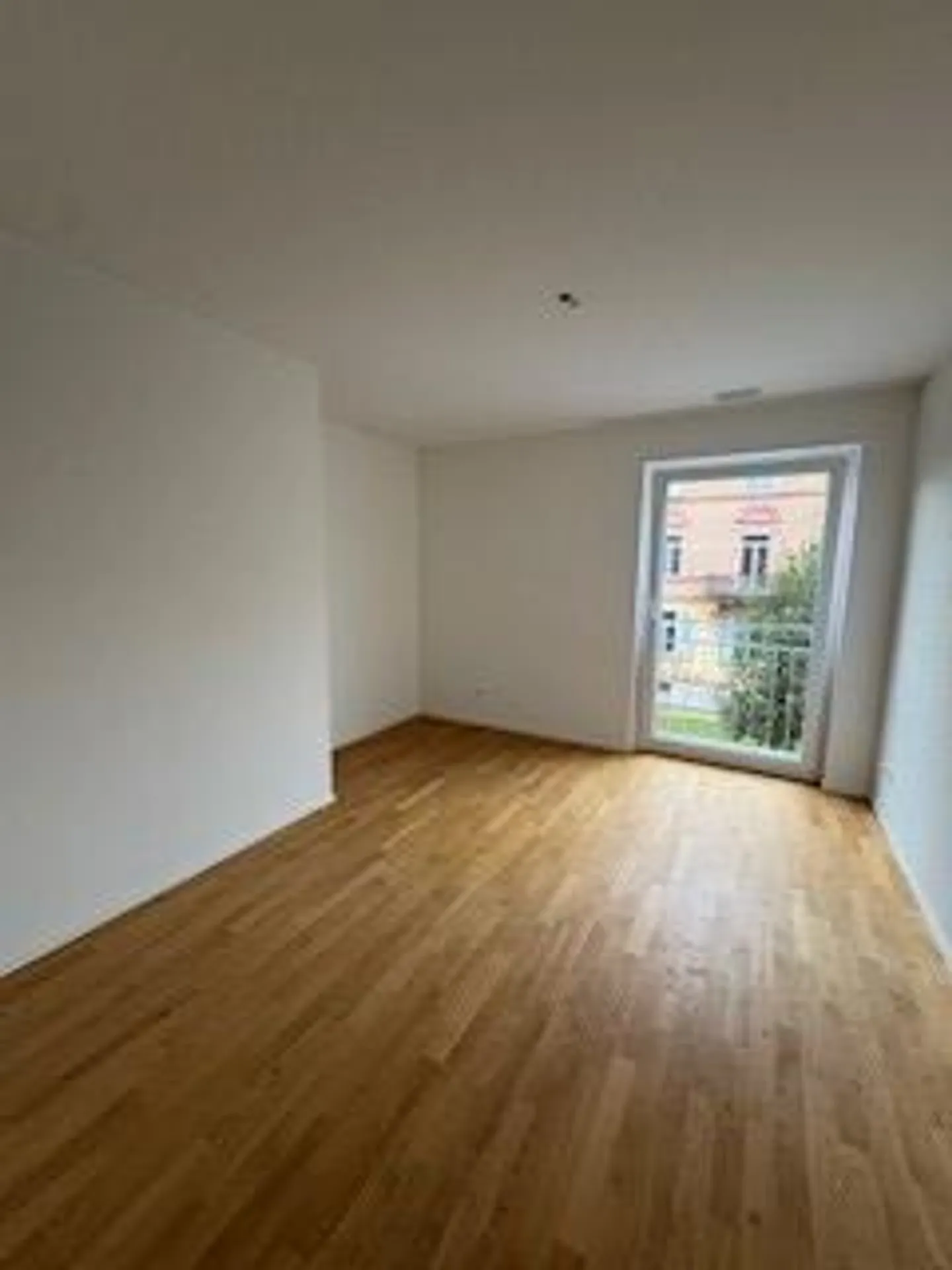 4.5-room apartment with balcony & terrace access - Photo 5 of 8