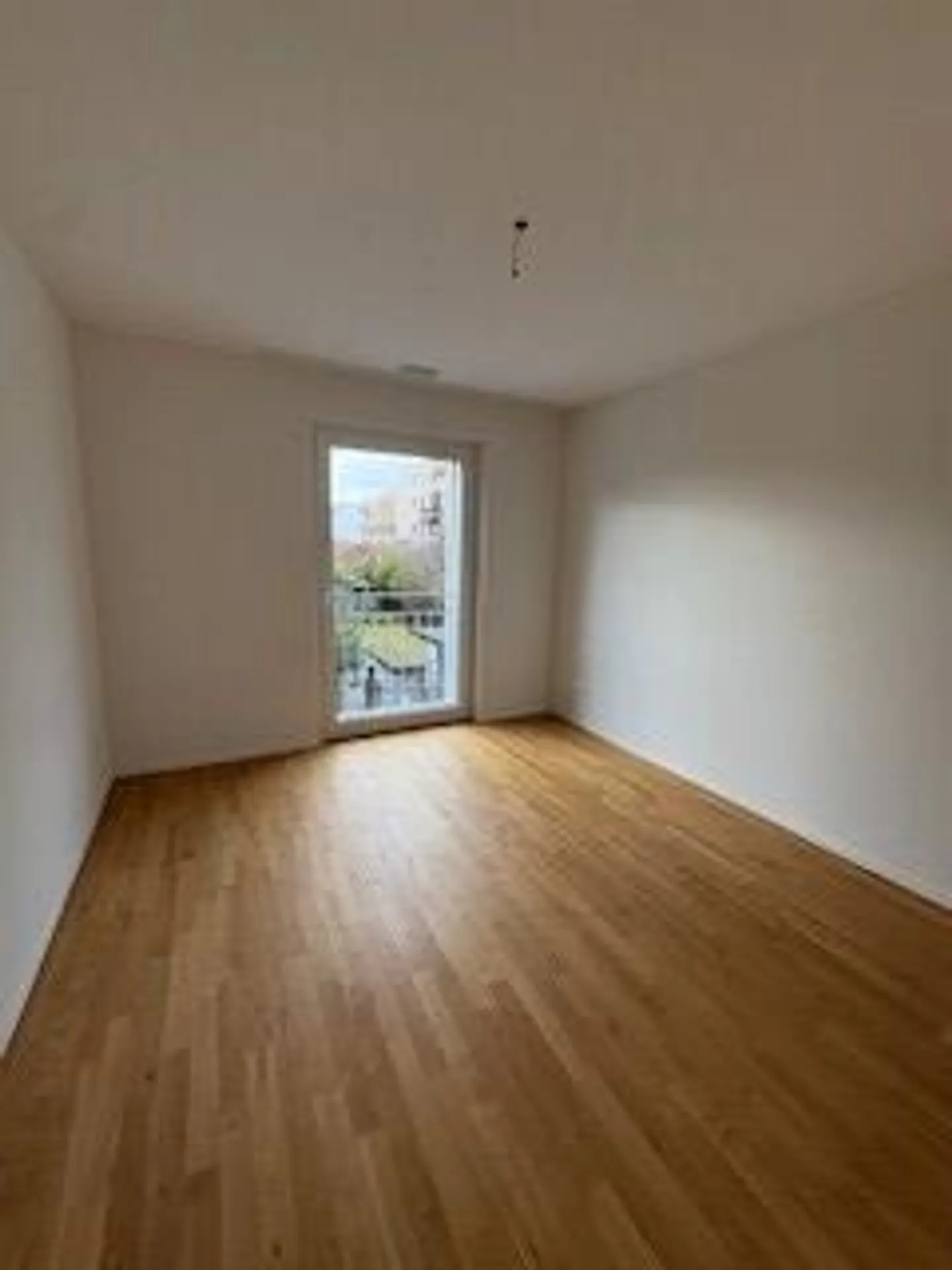 4.5-room apartment with balcony & terrace access - Photo 6 of 8