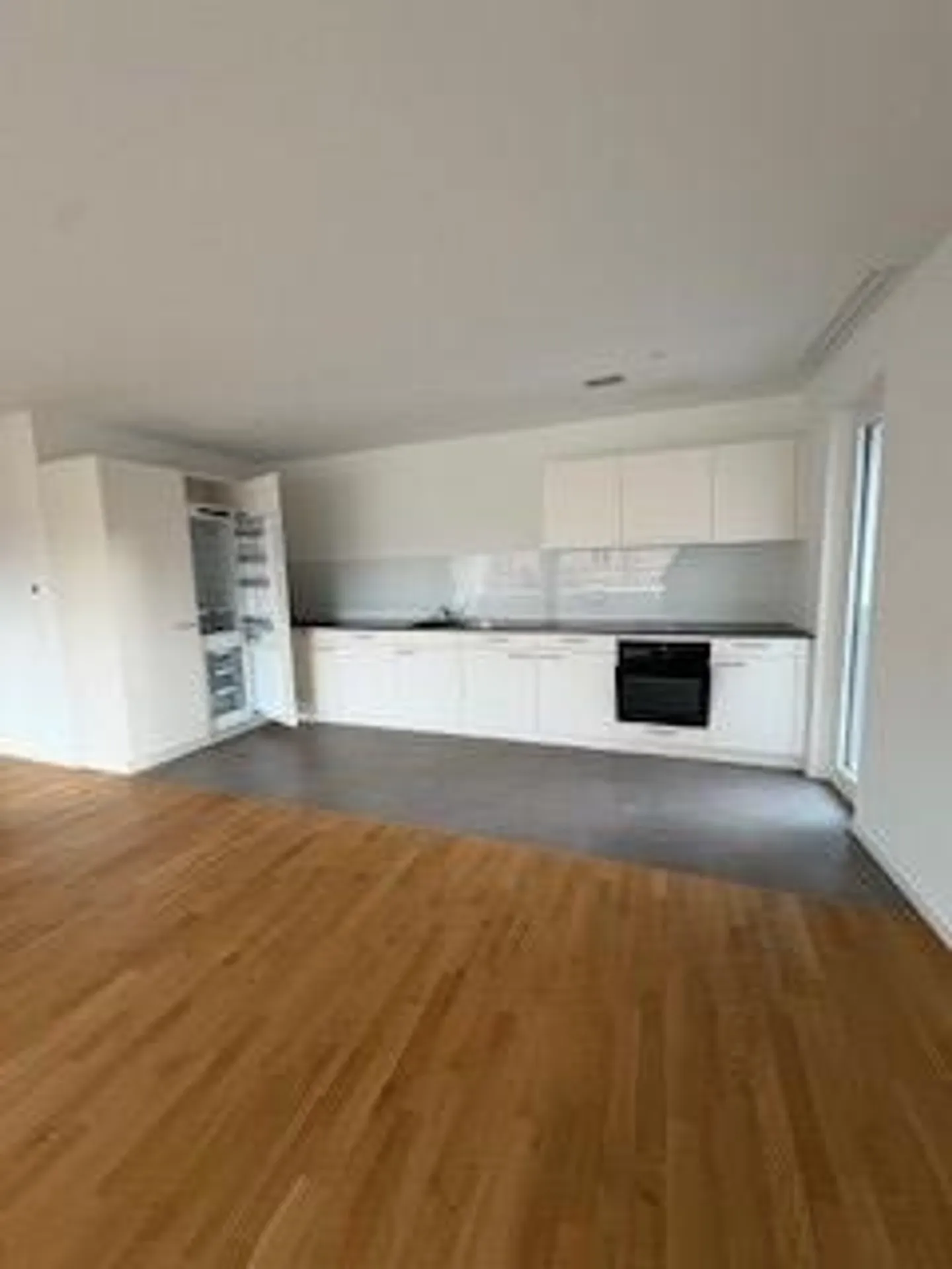 4.5-room apartment with balcony & terrace access - Photo 7 of 8