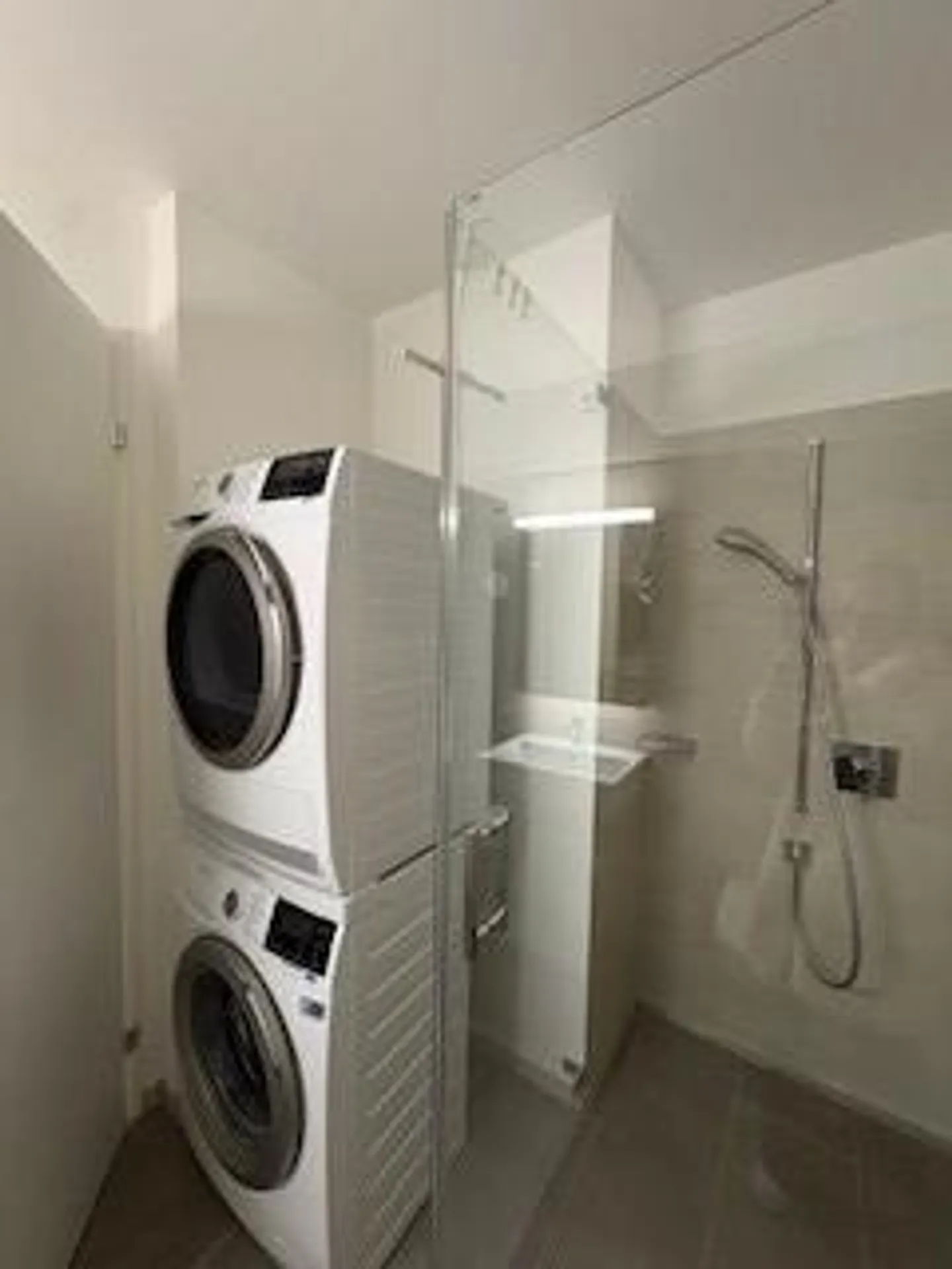 4.5-room apartment with balcony & terrace access - Photo 8 of 8