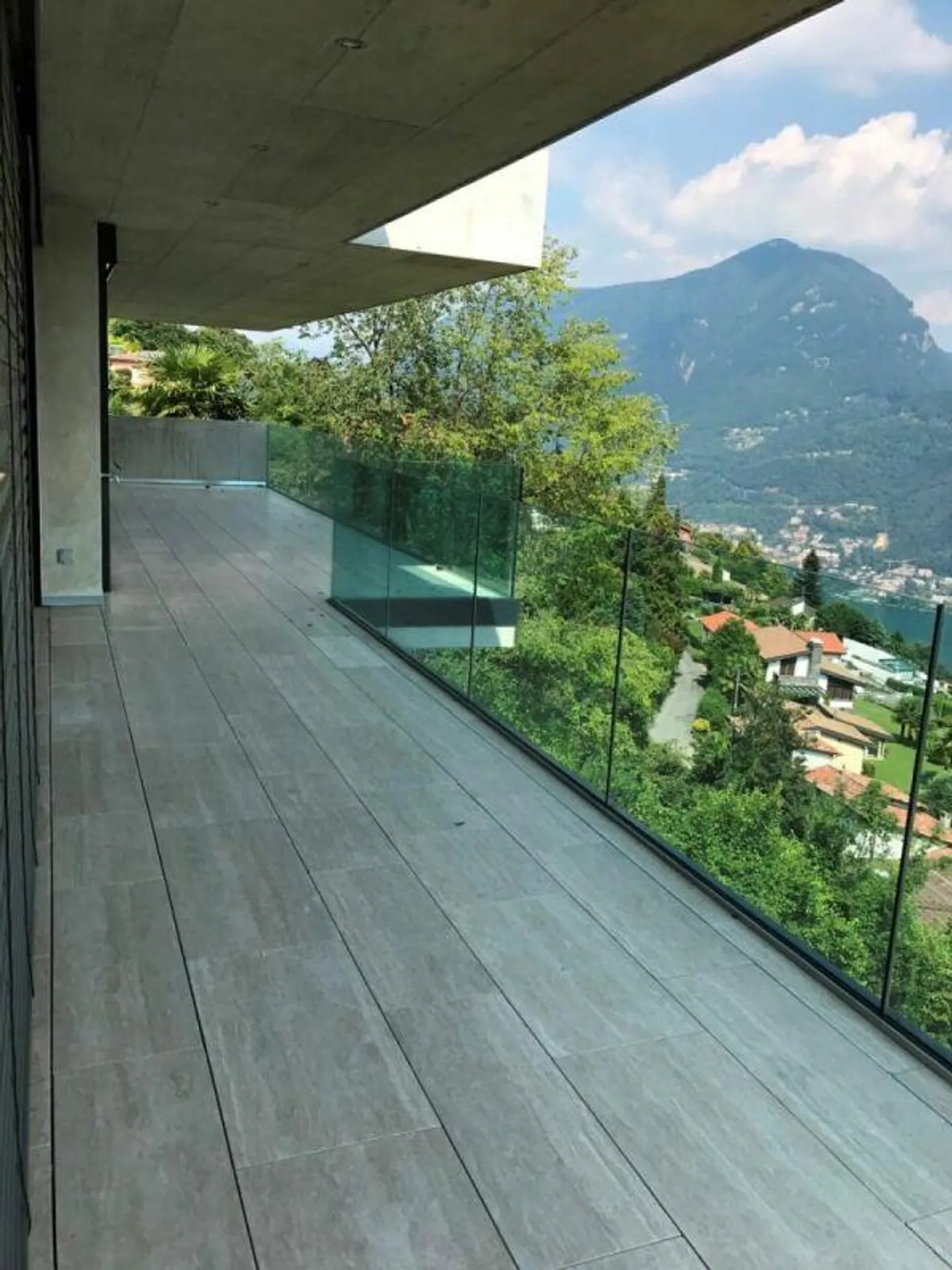 Appartamento con terrazza vista lago - Foto 25 di 30