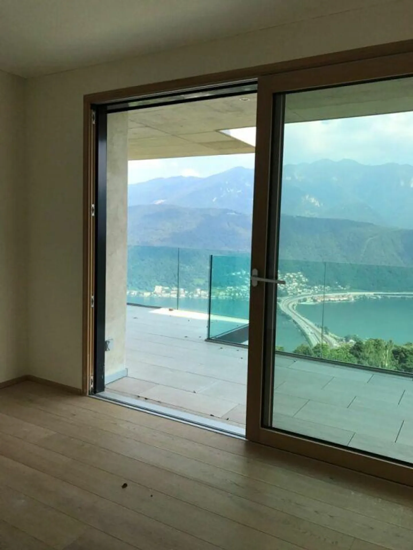 Appartamento con terrazza vista lago - Foto 27 di 30