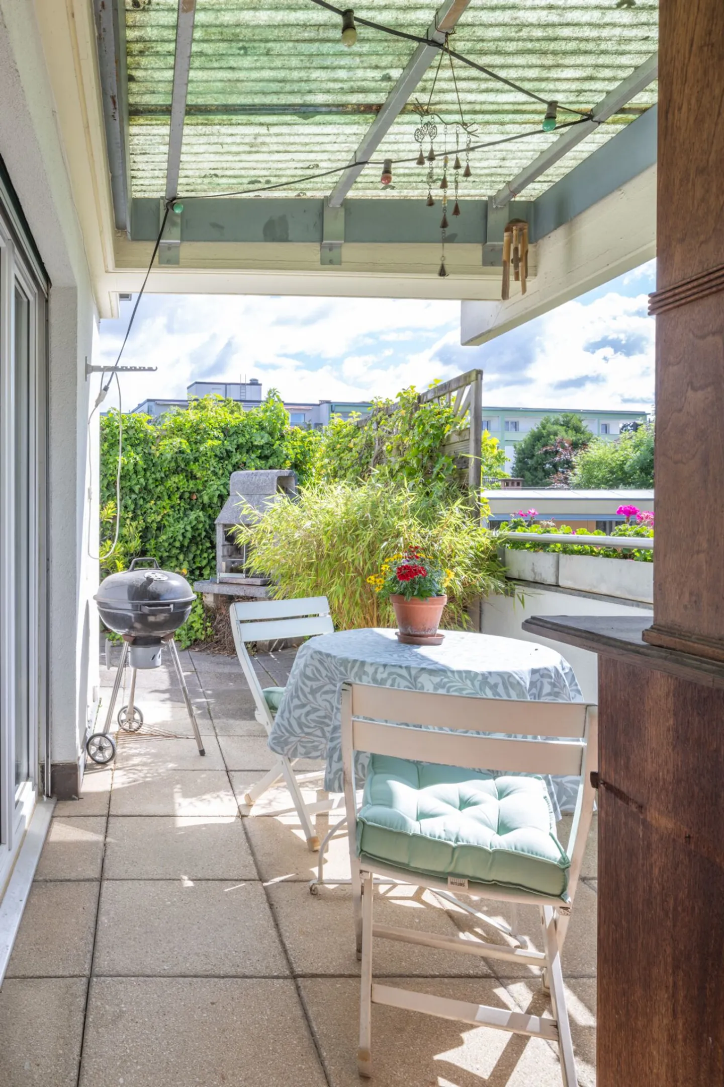 Above the rooftops of Basel: 3-room penthouse apartment with a dream terrace - Photo 9 of 13