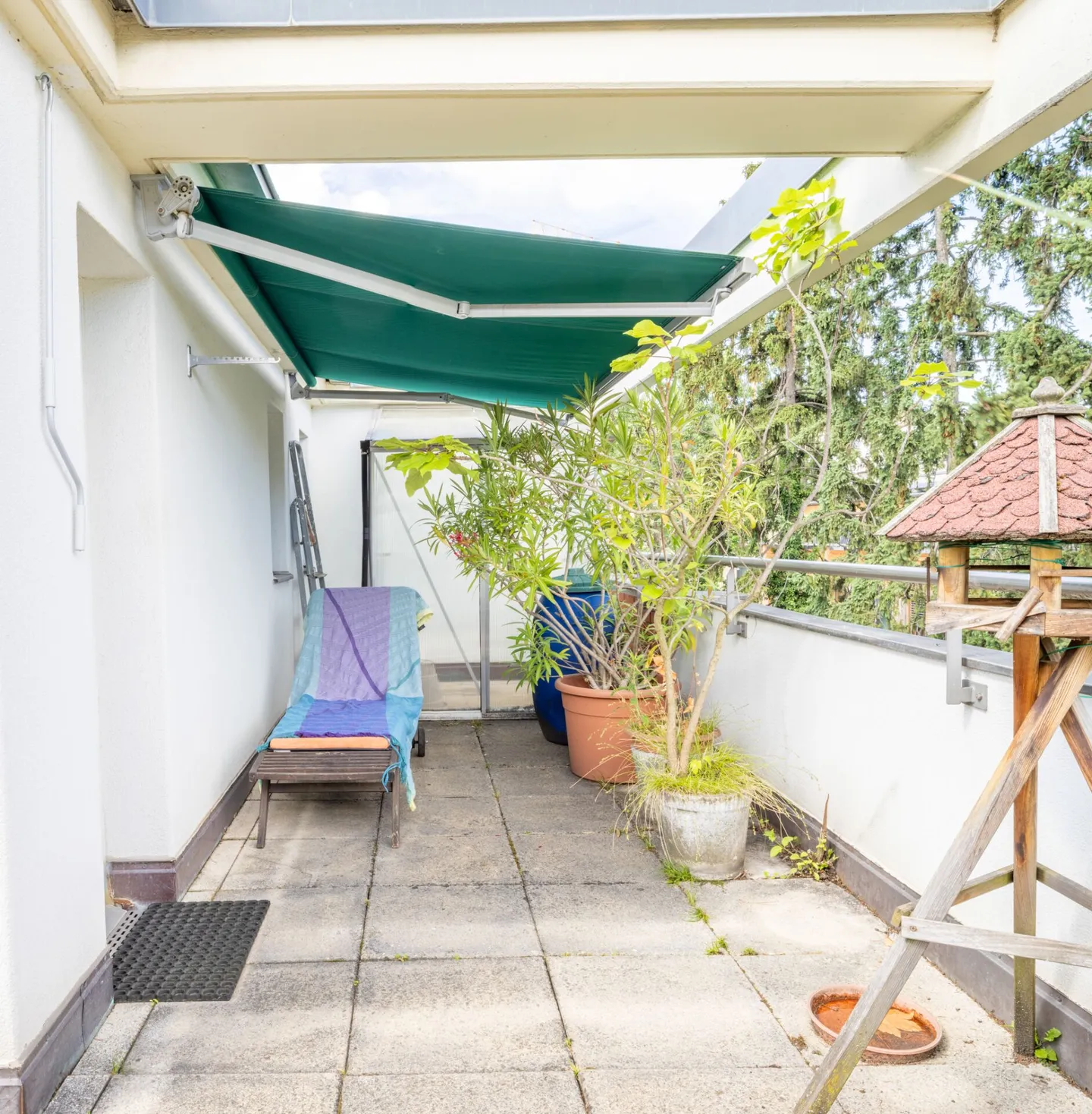 Above the rooftops of Basel: 3-room penthouse apartment with a dream terrace - Photo 10 of 13