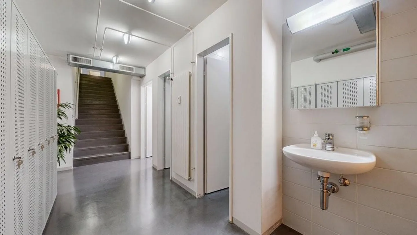 Representative Rental Space in Inside Dübendorf - Photo 9 of 12