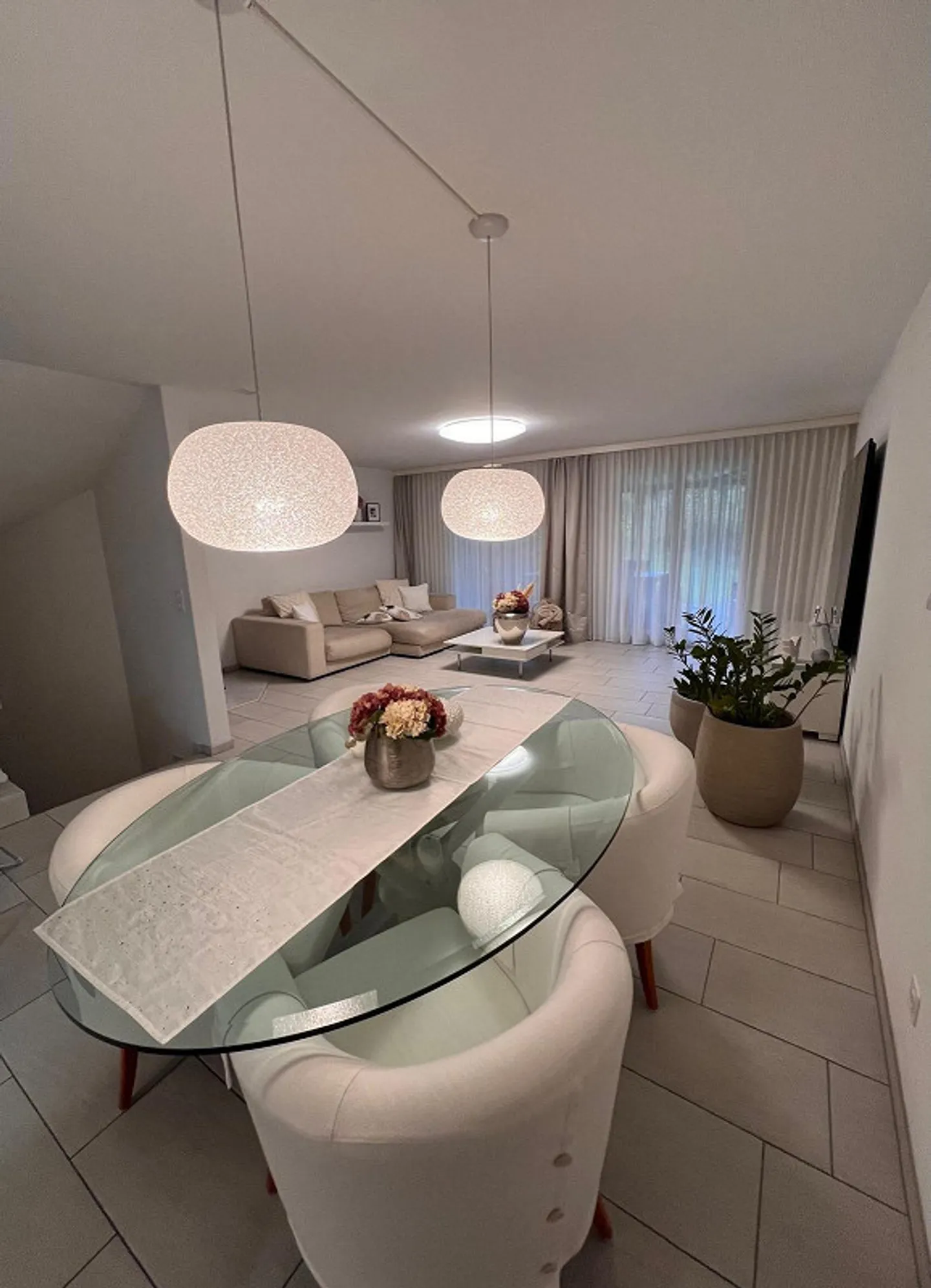 Modernes Maisonette-Haus mit reizendem kleinen Garten - Foto 3 von 15