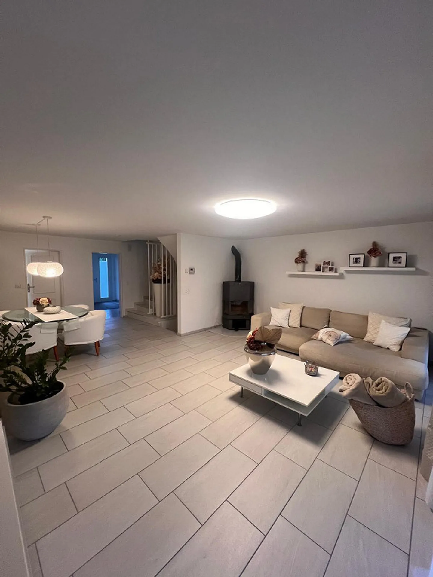 Modernes Maisonette-Haus mit reizendem kleinen Garten - Foto 4 von 15