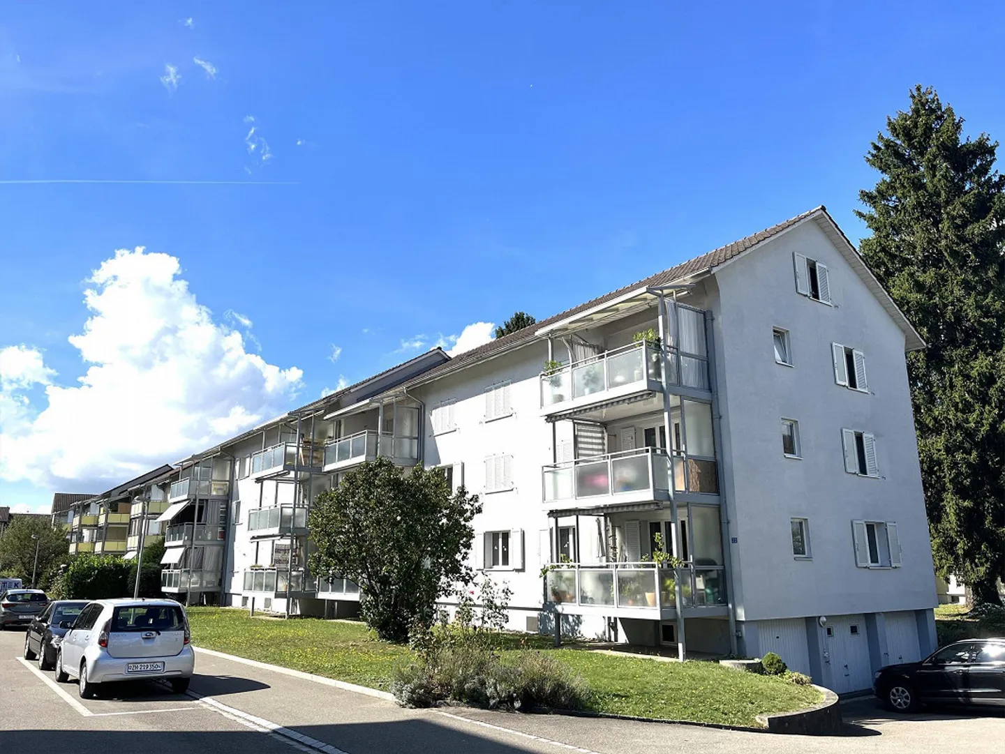 Spacious 4.0-room apartment with large balcony in a quiet location - Photo 1 of 10