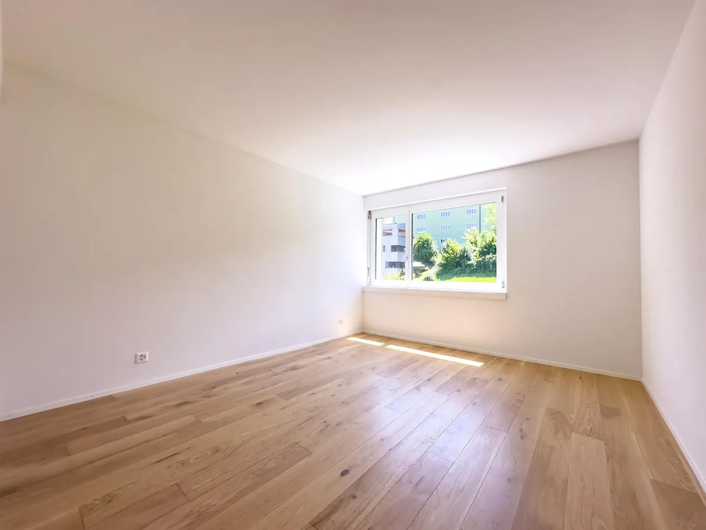 Appartamento 3.5 locali completamente ristrutturato con vista sul Pilatus nel cuore di Kriens - Foto 1 di 22