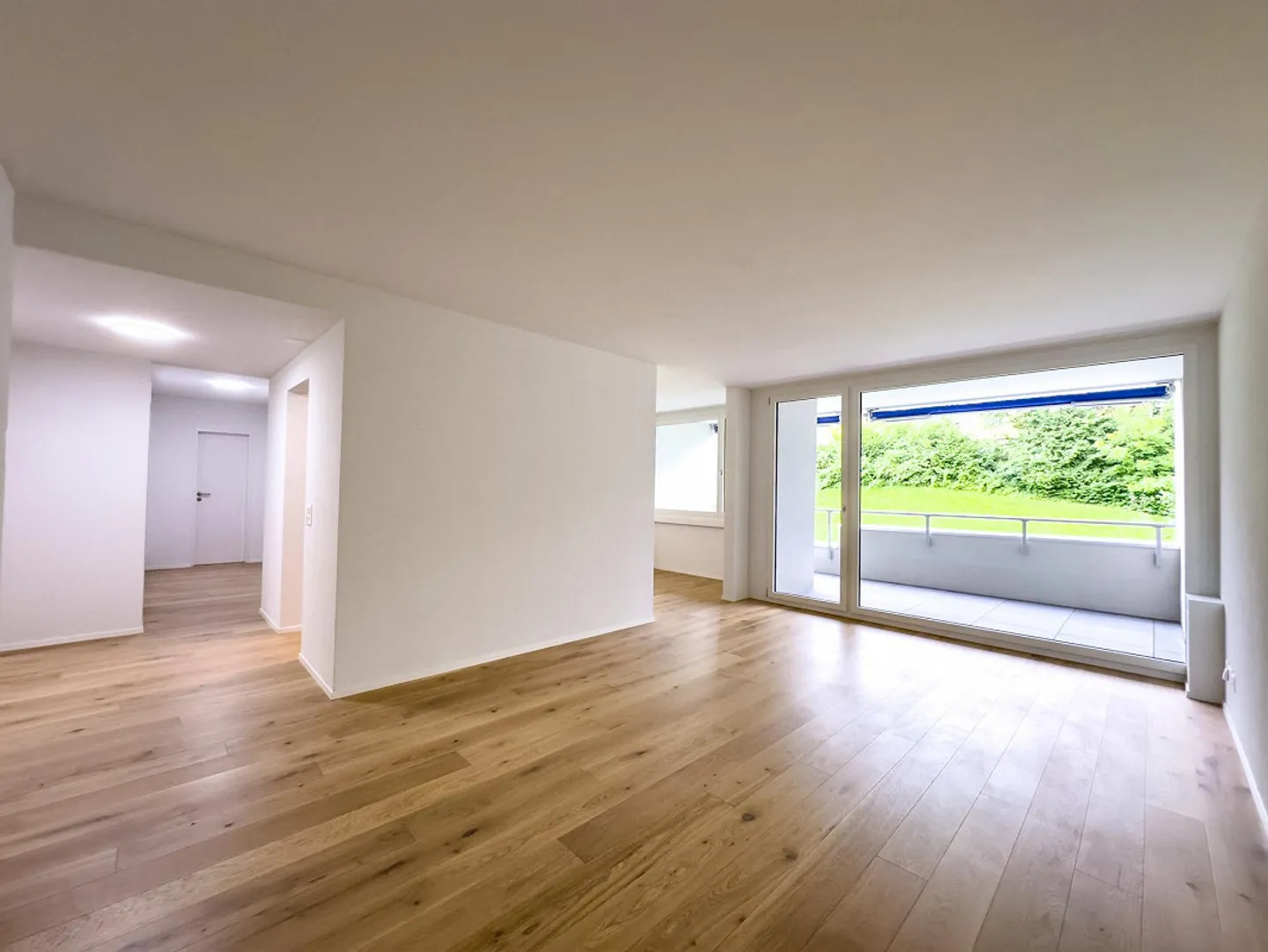 Appartamento 3.5 locali completamente ristrutturato con vista sul Pilatus nel cuore di Kriens - Foto 4 di 22