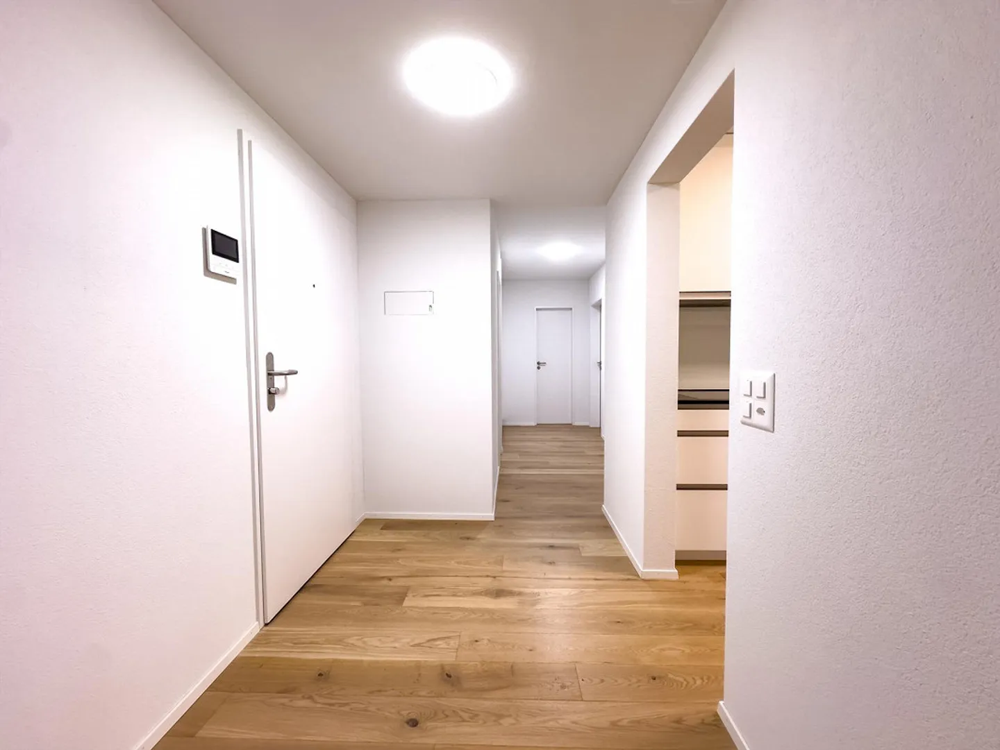 Appartamento 3.5 locali completamente ristrutturato con vista sul Pilatus nel cuore di Kriens - Foto 7 di 22