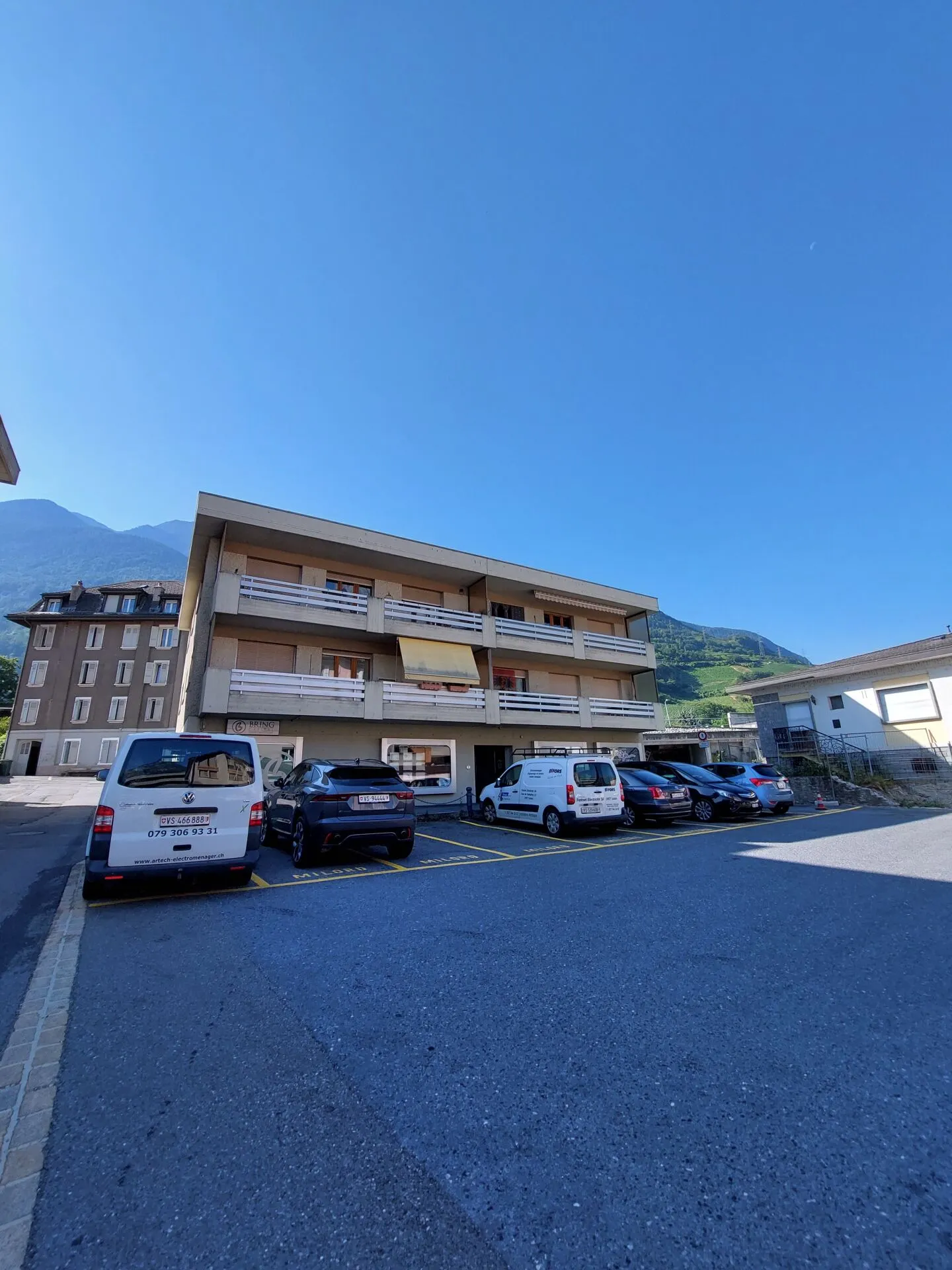 Spazio commerciale - deposito di stoccaggio - Foto 1 di 7