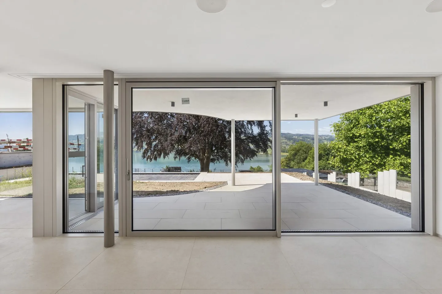 Exclusive new build villa with pool and lake views - Photo 8 of 27