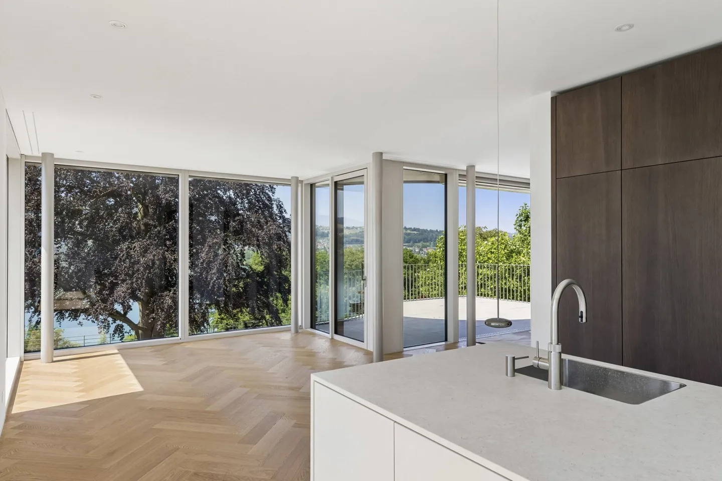 Exclusive new build villa with pool and lake views - Photo 21 of 27