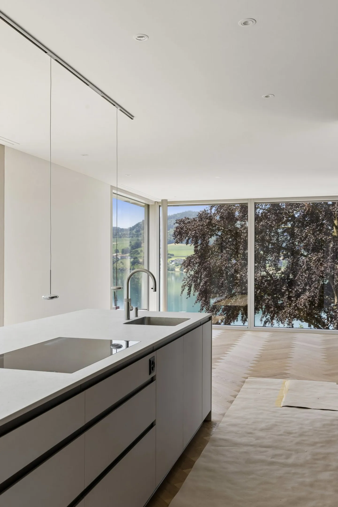 Exclusive new build villa with pool and lake views - Photo 22 of 27