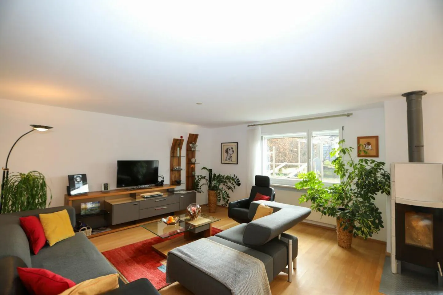 Casa bifamiliare adatta alle famiglie con spazio e giardino - Foto 3 di 11