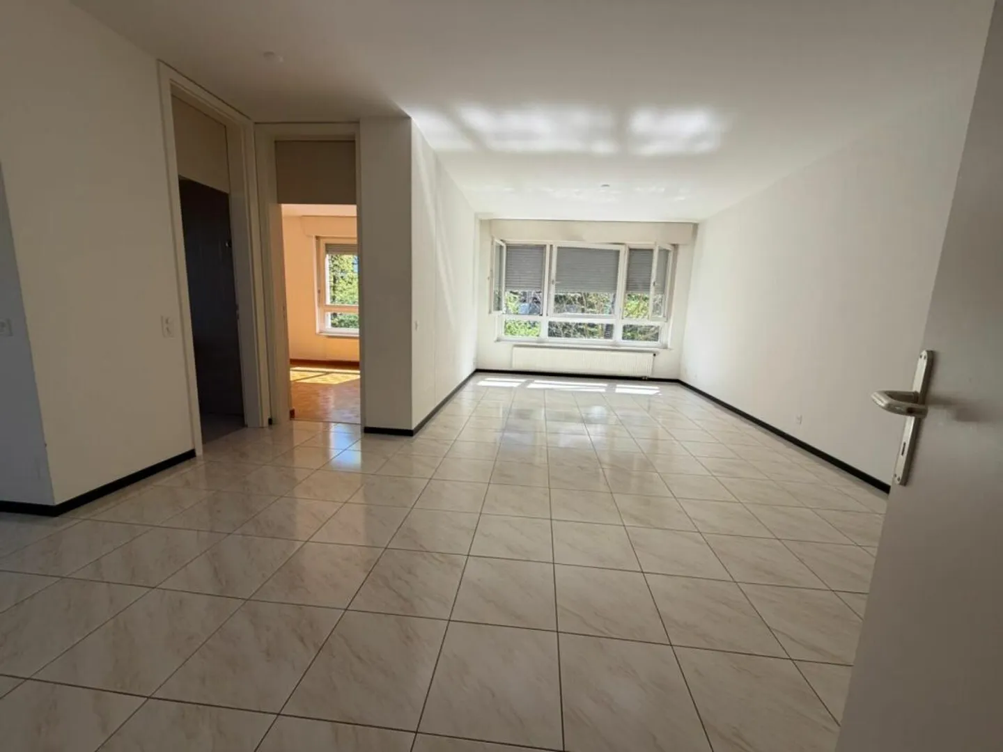 Bel appartement lumineux 2,5 pièces - Photo 2 sur 14