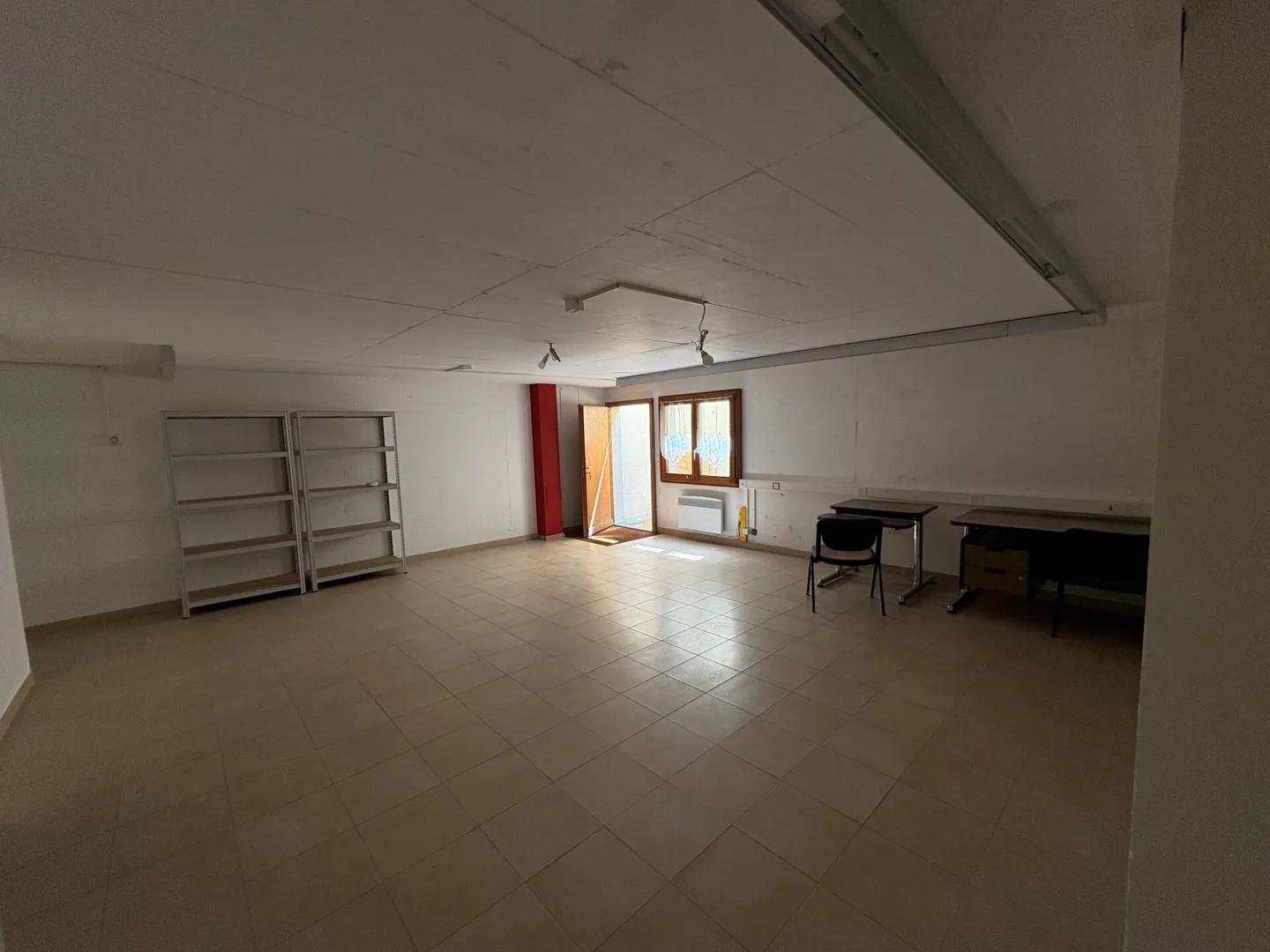 Spazio commerciale - deposito di stoccaggio - Foto 3 di 7