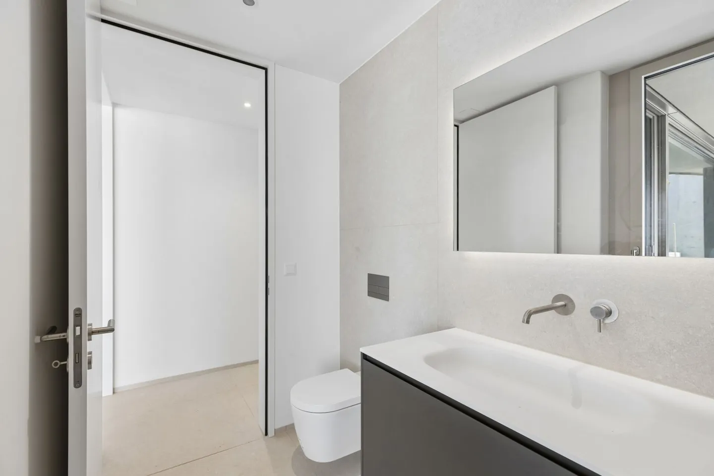 Exclusive new build villa with pool and lake views - Photo 15 of 27