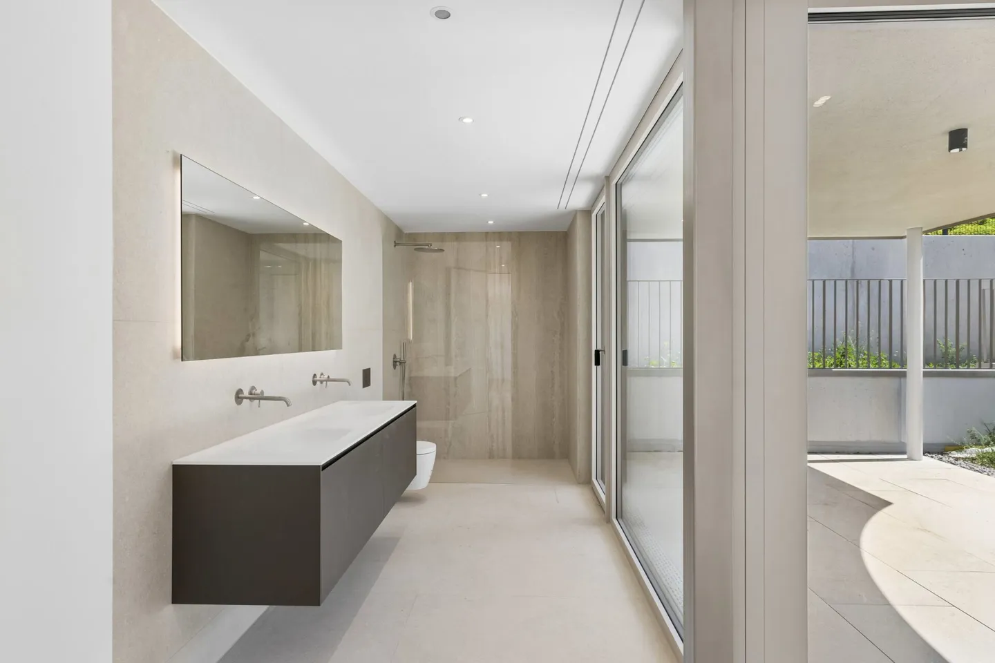 Exclusive new build villa with pool and lake views - Photo 17 of 27