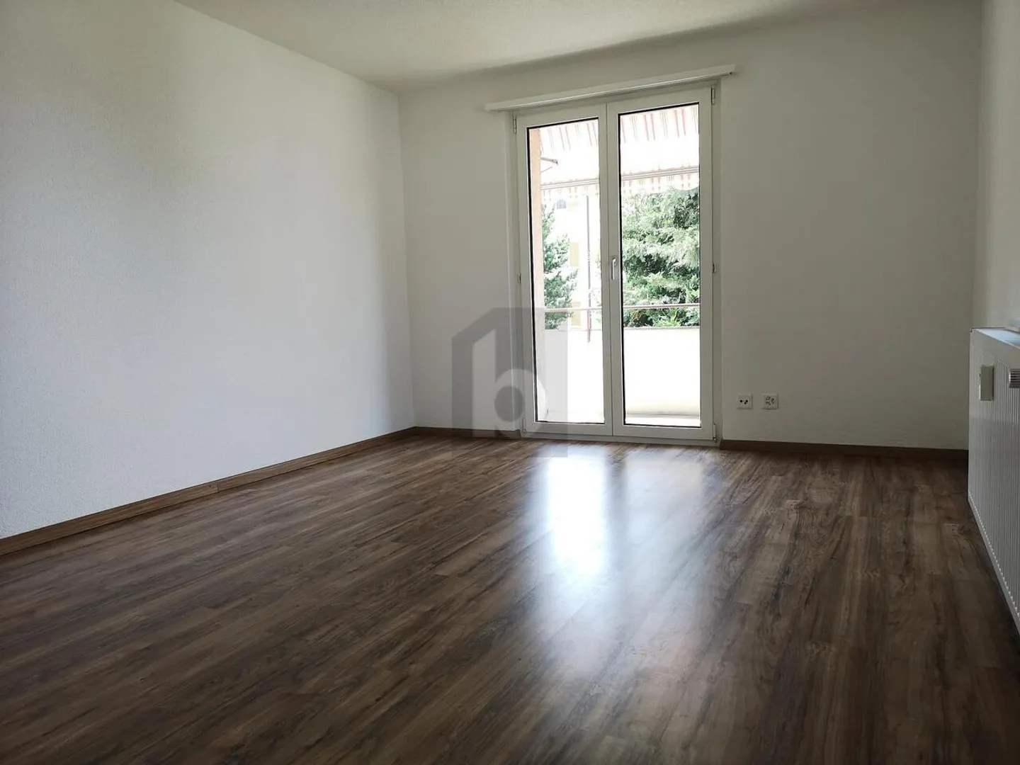 LICHTDURCHFLUTET UND SANIERT MIT BALKON! - Foto 4 von 6