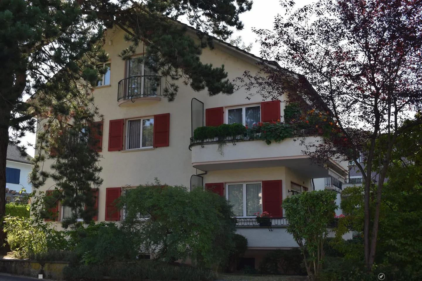 Modern 3-room apartment with balcony in Biel - Photo 1 of 9