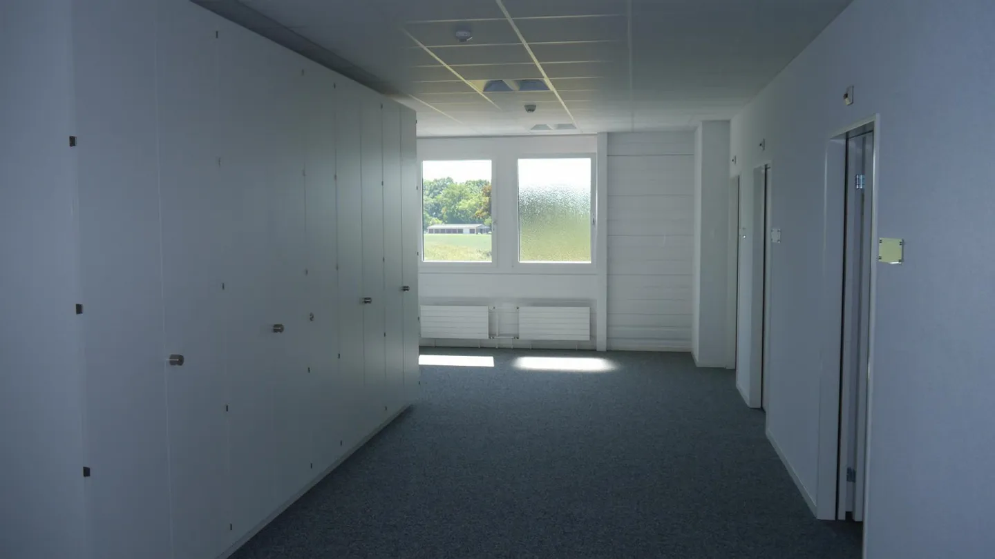 Single Office with Meeting Room for Shared Use - Ready-to-Use Office - Photo 3 of 6