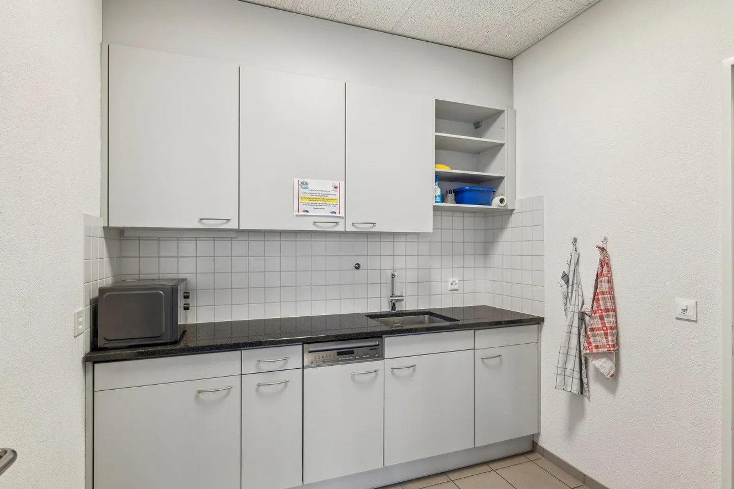 Single Office with Meeting Room for Shared Use - Ready-to-Use Office - Photo 5 of 6