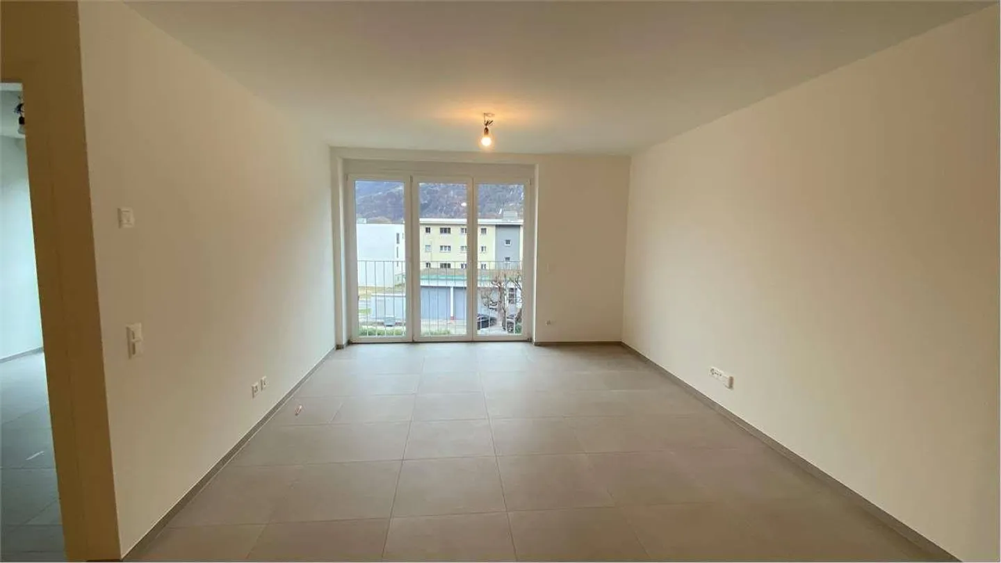 Appartement moderne de 2,5 pièces avec piscine et vue sur les Alpes - Arbedo - Photo 6 sur 13