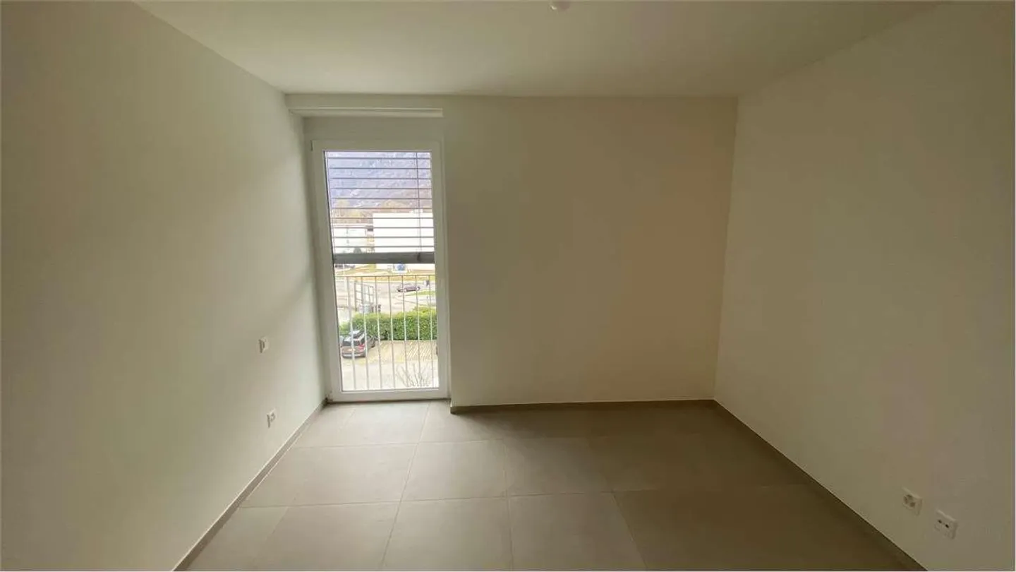 Appartement moderne de 2,5 pièces avec piscine et vue sur les Alpes - Arbedo - Photo 9 sur 13