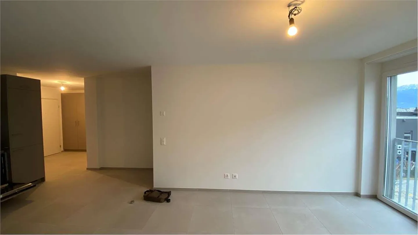 Appartement moderne de 2,5 pièces avec piscine et vue sur les Alpes - Arbedo - Photo 10 sur 13