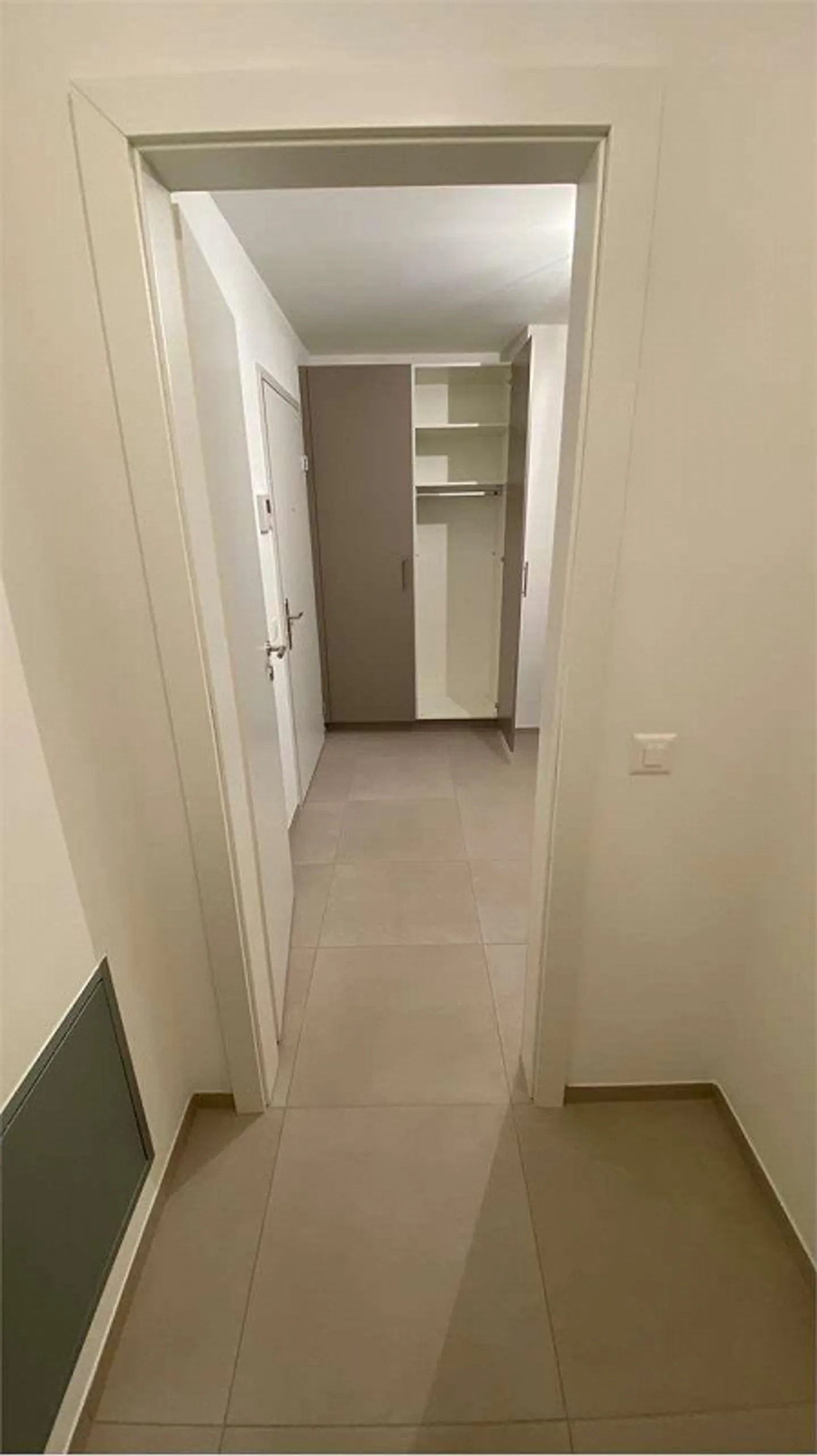 Appartement moderne de 2,5 pièces avec piscine et vue sur les Alpes - Arbedo - Photo 12 sur 13