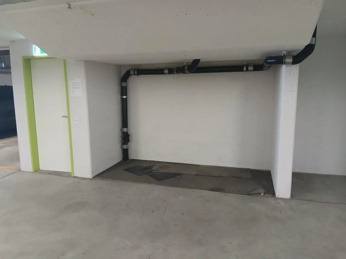 Motorcycle parking space for rent - Photo 3 of 3