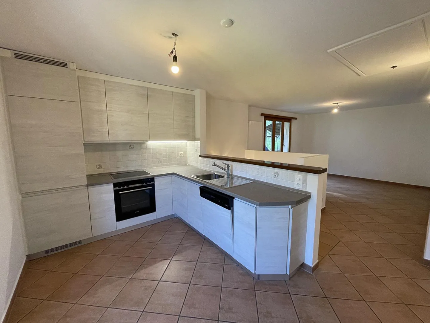 Fascinating 3.5 Room House with Garden and Parking - Photo 9 of 13