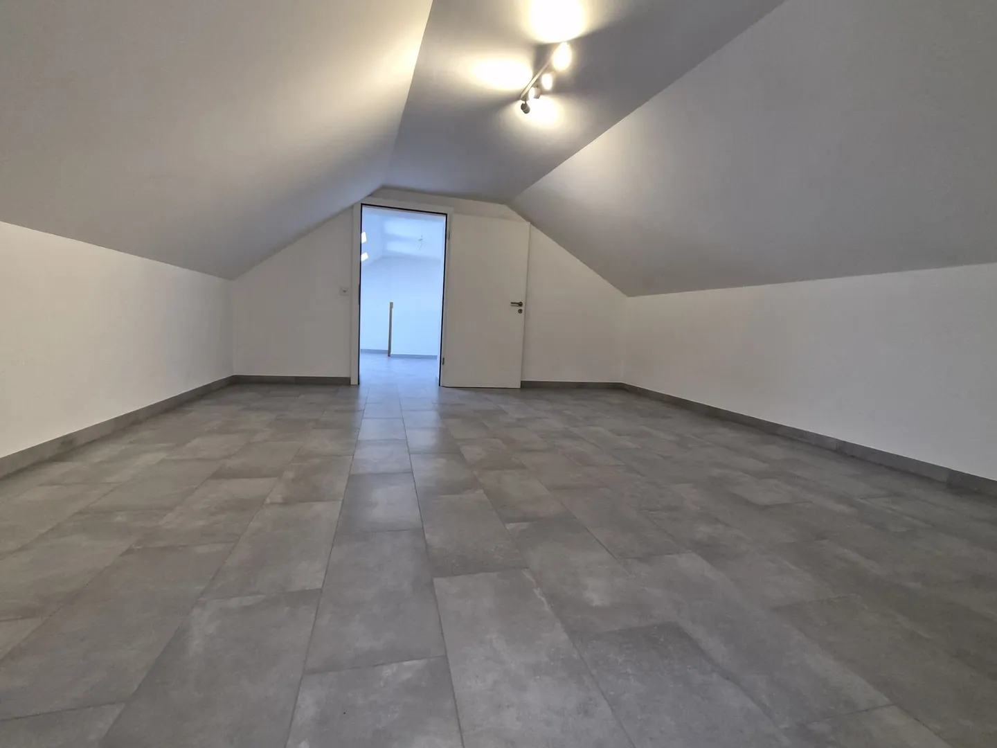 2,5-Zimmer-Wohnung im 4. Stock - Foto 9 von 10
