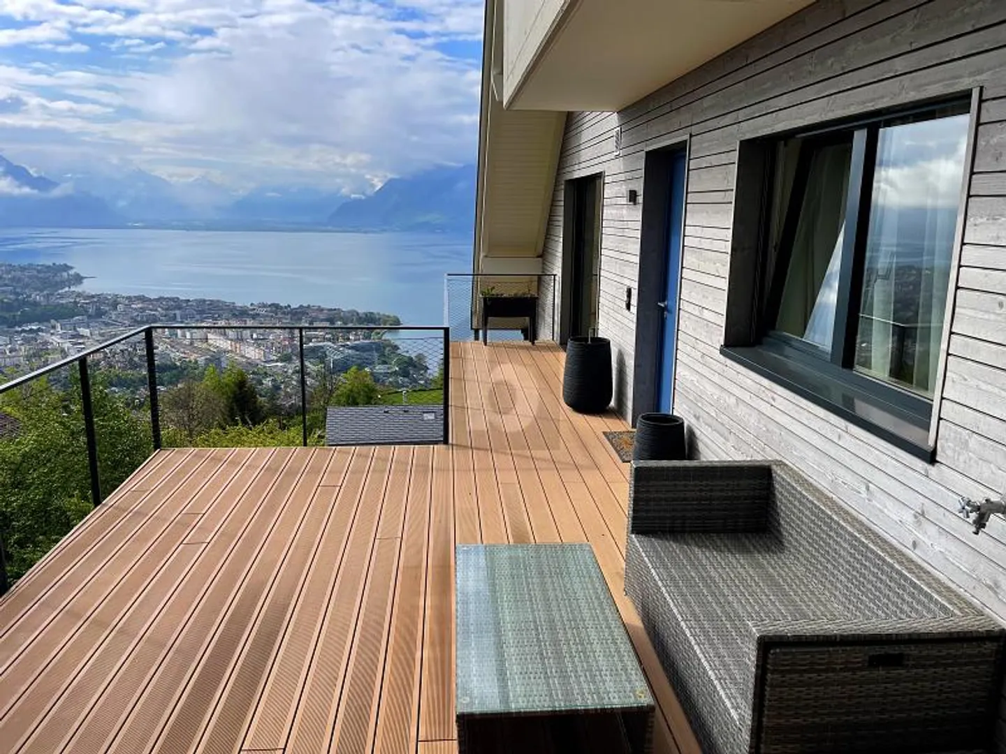 Geräumige Wohnung mit Seeblick - Foto 1 von 6