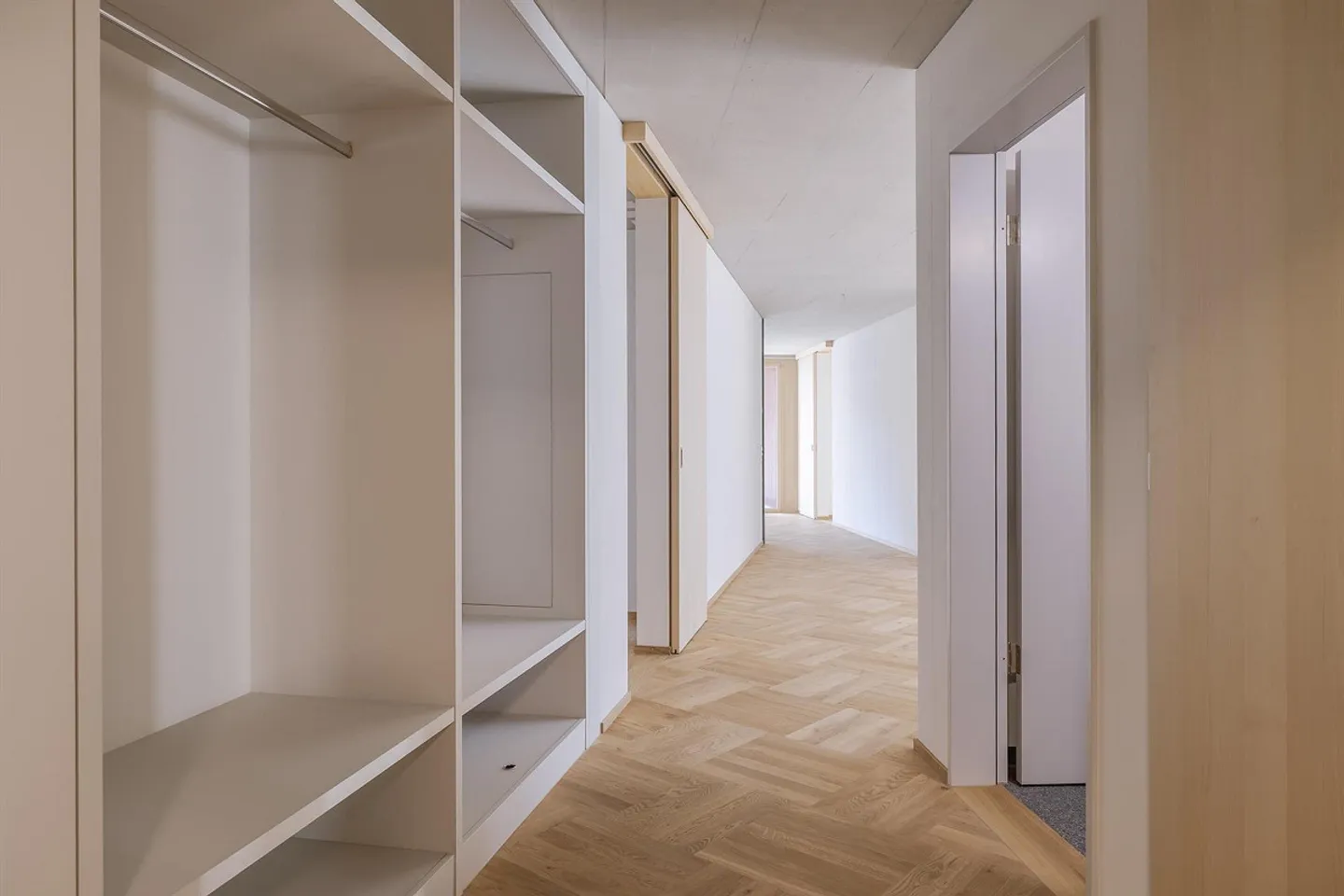 7.5 Room Apartment in Biel - Photo 2 of 13