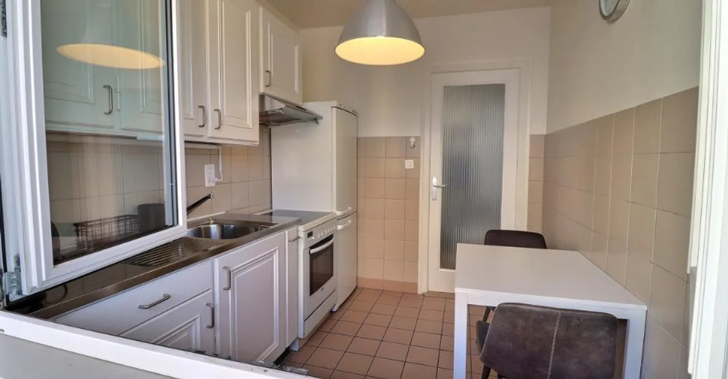 Furnished apartment with large balcony and unobstructed view of greenery - Photo 7 of 11