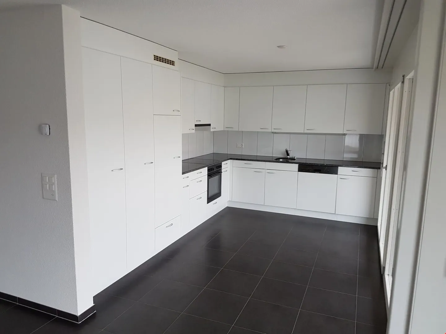 Moderne Wohnung mit Balkon - Foto 1 von 9