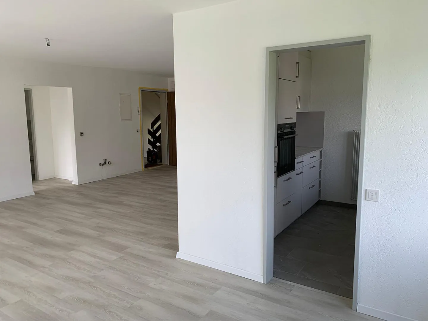 Cozy apartment with a view of the greenery - Photo 11 of 16