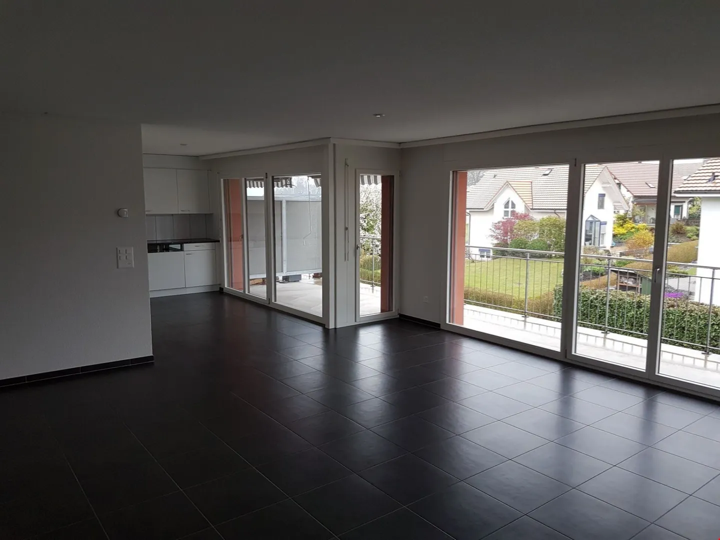Moderne Wohnung mit Balkon - Foto 2 von 9